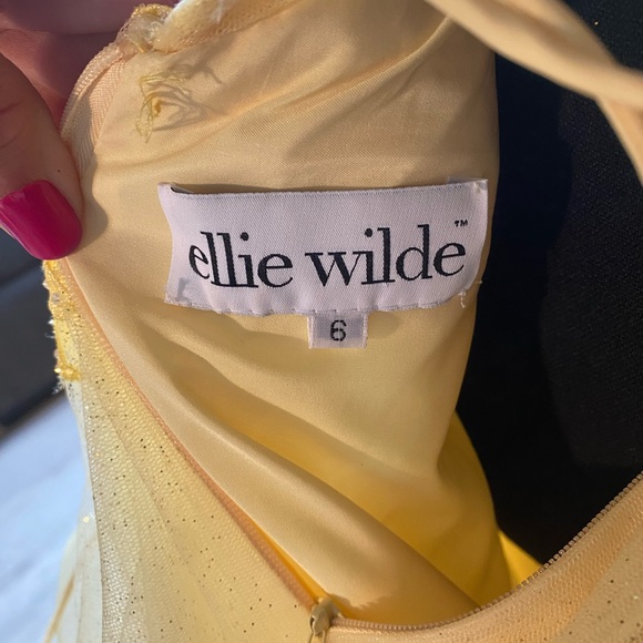 Ellie Wilde Yellow Gown with Glittering Details - Picture 8 of 12